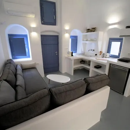 Oinos Luxury Suites Foinikia  Exterior photo