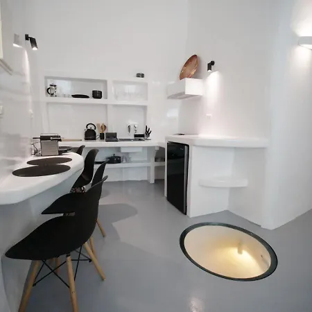Oinos Luxury Suites Foinikia  Exterior photo