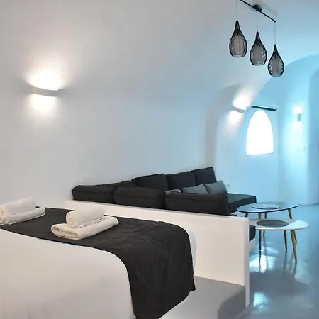 Oinos Luxury Suites Foinikia  Exterior photo