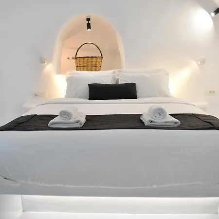 Oinos Luxury Suites Foinikia  Exterior photo