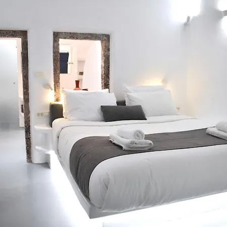 Oinos Luxury Suites Foinikia  Exterior photo