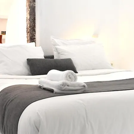 Oinos Luxury Suites Foinikia  Exterior photo