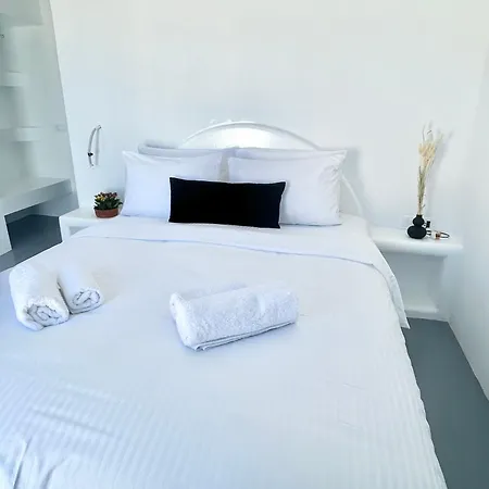 Oinos Luxury Suites Foinikia  Exterior photo