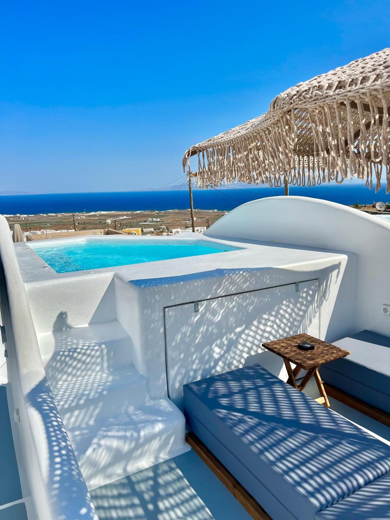 Oinos Luxury *