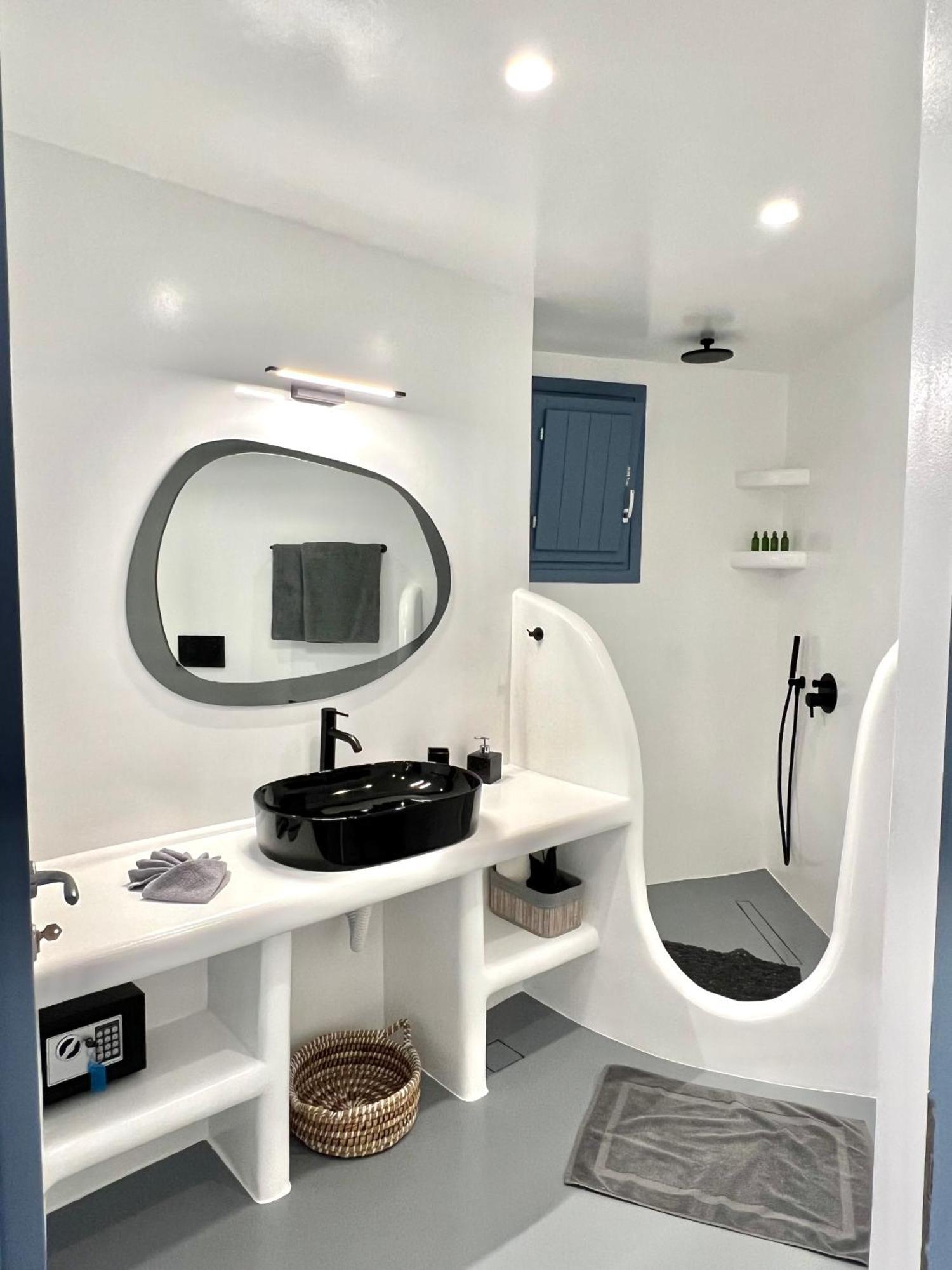 Oinos Luxury